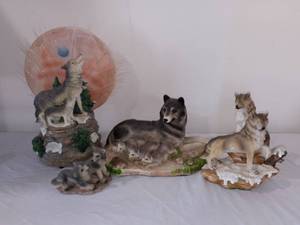 Wolves Figurine Variety (4)