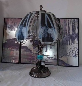 Wolf Lamp And Wall Dcor