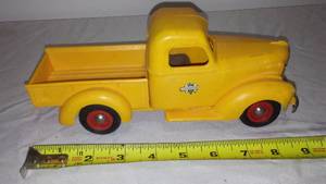 Vintage International Pickup, Plastic, Great Tires, Wheels, Axels.