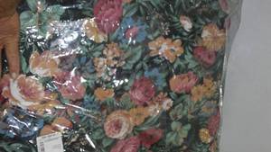 Full Size Bed Spread - Like New.