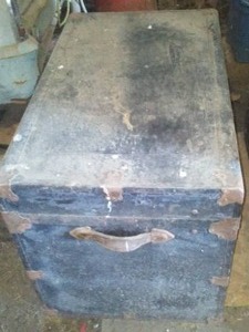 lot 289 image: Steamer Trunk.