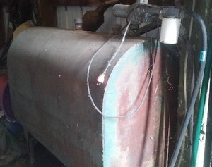 lot 296 image: Fuel Tank 500 Gallon And Electric Pump.