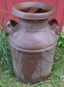 lot 328 image: Vintage Milk Can. 20 In. T.