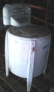 lot 332 image: Vintage Washing Machine Speed Queen.