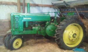 lot 334 image: John Deere A Tractor.
