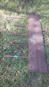 lot 346 image: Metal Plate With Spears.