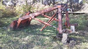 lot 347 image: Dual Loader With 5 Ft. Bucket And Frame