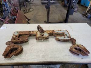 lot 128 image: Merrill Bros Model 260 Dual Vertical Lifting Clamps - 12 Ton Capacity Each