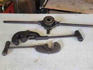 lot 177 image: The BORDEN Co. #961 Die Handle and (2) Large Pipe Cutters