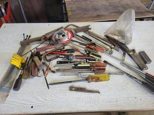 lot 182 image: Lot of Assorted Screwdrivers and More
