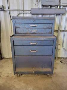 lot 191 image: Vintage Steel Toolchest