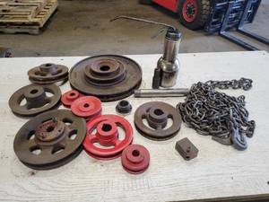 lot 204 image: 316 Chain with Hooks, Oiler and Assorted Pulleys