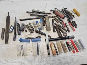lot 213 image: Assorted Endmill, Kennametal Double-Angle Tap Chuck (SS075TCJ731) and More - Some of the Endmills appear New