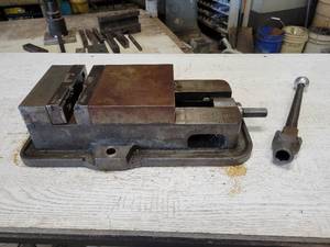lot 224 image: 6 Milling Machine  Machinist Vise with Handle