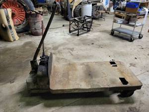 lot 256 image: Vintage Raising Platform Cart - Top is Approx. 24 x 48