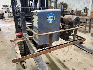 lot 257 image: Miller ROUGHNECK 2E AC Arc Welder  Generator with Tecumseh Gas Engine
