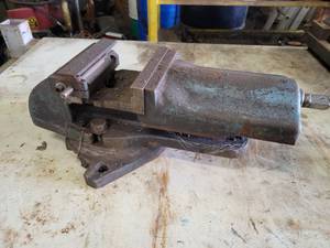 lot 259 image: 6 Machinist Vise