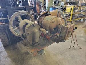 lot 138 image: Vintage GE Electric Motor with Pump (Both Spin) Model No. 5K225D17 2hp 3ph
