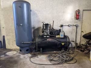 lot 102 image: Sanborn 120 Gallon Air Compressor Model 38-120H