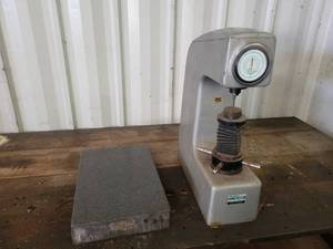 lot 283 image: Granite Inspection Block (18 x 12 x 3.5) and HR-150E Hardness Tester