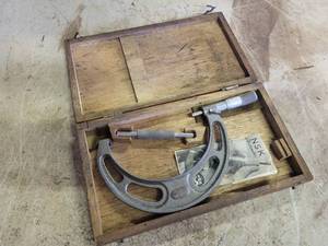 lot 318 image: NSK 4 to 5 Micrometer in Case - Made in Japan