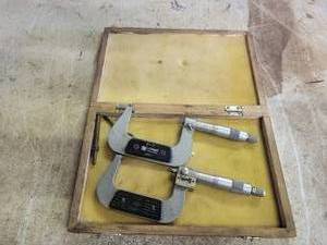 lot 319 image: (2) 2 to 3 Micrometers in Case