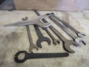 lot 322 image: Lot of LARGE Wrenches - Sizes Up to 5-34