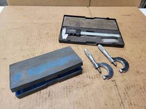 lot 389 image: Pair of TUMICO Tubular 0-1.00 Micrometer and 6 Digital Longem Calipers