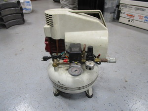 lot 6 image: Pancake Air Compressor