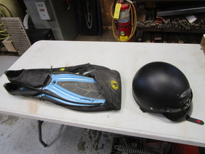 lot 75 image: Swimming Flippers & Helmet