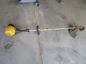 lot 80 image: Cub Cadet 4 Stroke Weed Eater