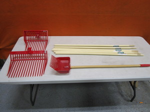 lot 128 image: Stall Cleaning Forks & Handles