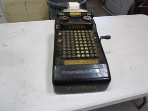 lot 190 image: Vintage Adding Machine