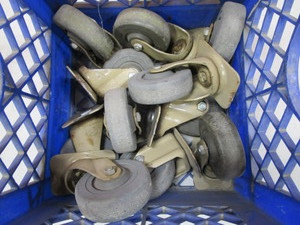 lot 194 image: (11) 4 Swivel Casters