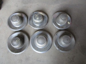 lot 218 image: Chevy Center Caps