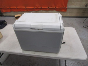 lot 241 image: 12v Cooler