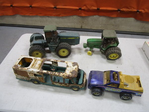 lot 250 image: Vintage Toys