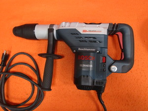 lot 4 image: (New) Bosch Hammer Drill, Bits & Dust Collector