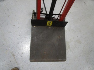 lot 5 image: Wesco Hydraulic Lift 2 Wheeler