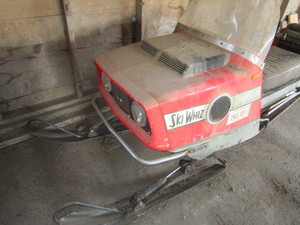 lot 3-A image: Massy Ferguson Ski Wiz 500 Vintage Snowmobile