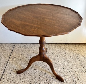 lot 202 image: Vintage Wooden Pie Crust Tilting Table