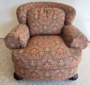lot 213 image: PEARSON Overstuffed Living Room Chair #1