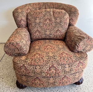lot 214 image: PEARSON Overstuffed Living Room Chair #2