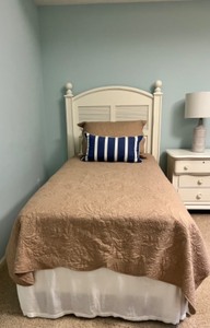 lot 112 image: STANLEY Twin Bed Headboard and NAUTICA Sheets and Coverlet #1
