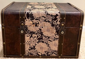 lot 122 image: Decorative Accent Decor Trunk