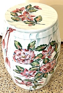 lot 225 image: Ceramic Pink Flower Barrel Stand - Garden Stool with Soft Pink Blanket