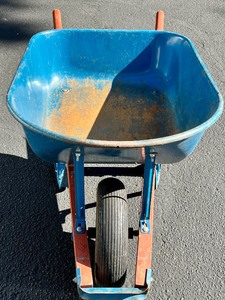 lot 232 image: JACKSON Contractor Grade Wheelbarrow
