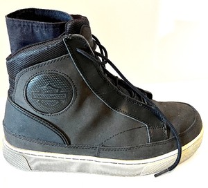 lot 254 image: HARLEY-DAVIDSON Vardon Riding Shoes, BOBSTER Goggles and more