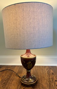 lot 9 image: Asian Motif Accent Lamp