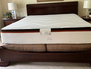 lot 36 image: STICKLEY SLEIGH BED with  - Leggett & Platt Prodigy Adjustable Bed Base